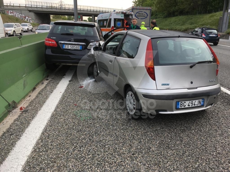 COLLEGNO - Incidente stradale sulla tangenziale nord di Torino: tre feriti in ospedale - FOTO