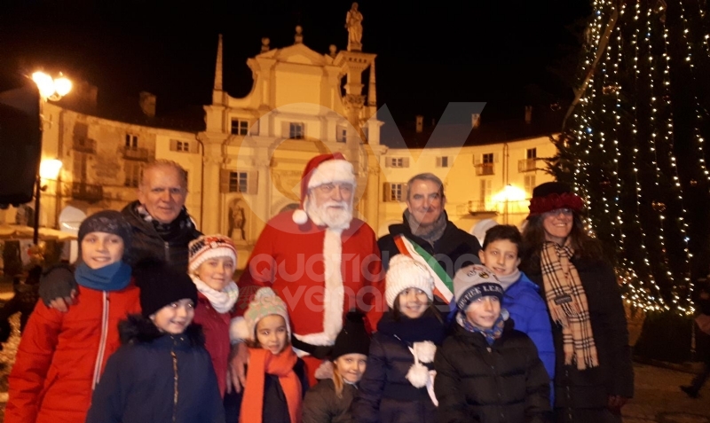 VENARIA - Con l'albero acceso in piazza Annunziata prende il via il Natale: gli appuntamenti del week-end
