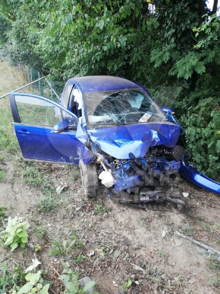 RIVOLI - Perdono il controllo dell'auto e finiscono fuori dalla tangenziale: due feriti