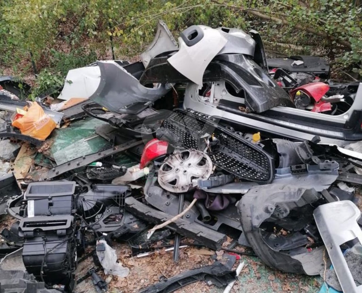 VENARIA - Rifiuti abbandonati in Corona Verde, i civich pizzicano il colpevole: rischia una multa da 26mila euro - FOTO