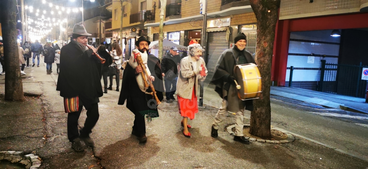 VENARIA - Immacolata ed Immaginaria: in città si respira l'atmosfera del Natale - FOTO