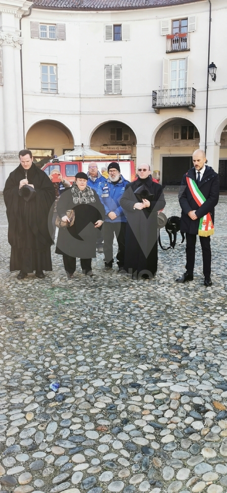 VENARIA - I Vigili del Fuoco omaggiano l'Immacolata in piazza Annunziata - FOTO