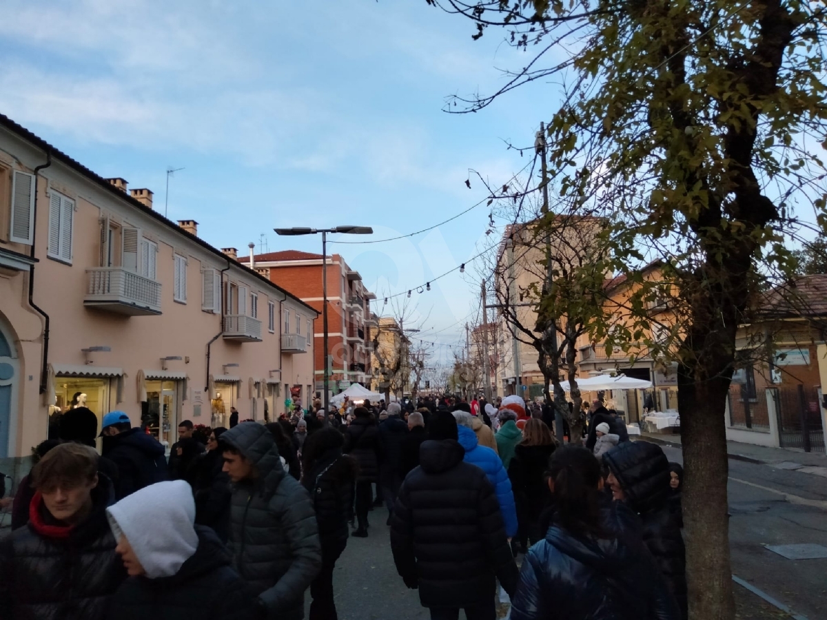 VENARIA - Immacolata ed Immaginaria: in città si respira l'atmosfera del Natale - FOTO