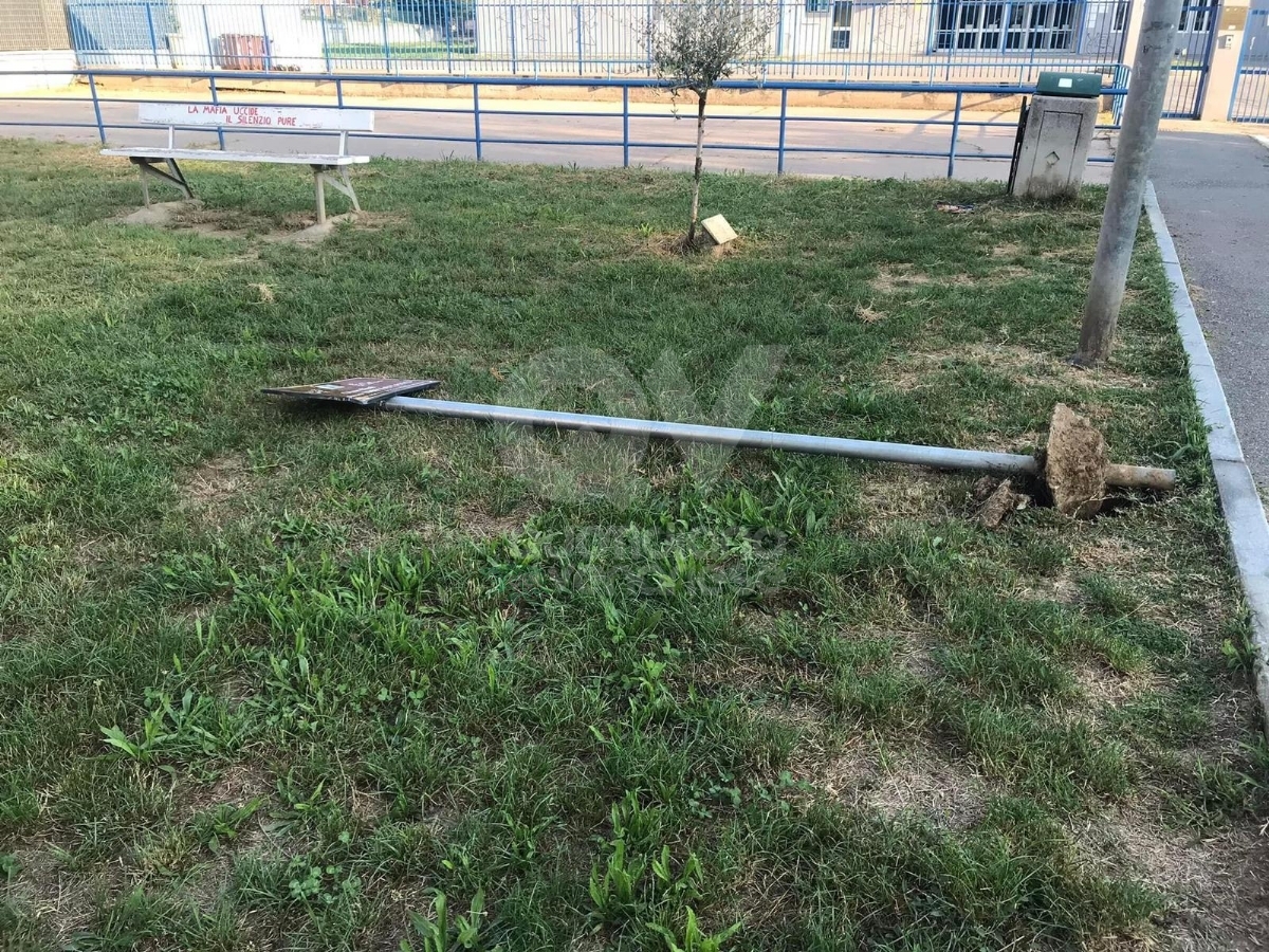 ALPIGNANO - Vandalizzato il giardino Peppino Impastato: domani presidio di legalità - FOTO