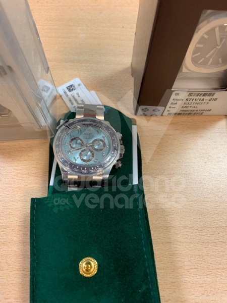 CASELLE - Nasconde gli orologi di marca nelle tasche degli abiti per evitare i controlli