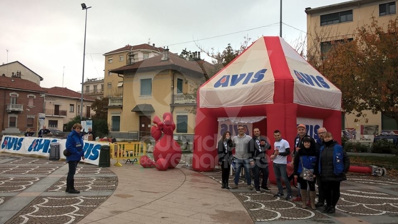 VENARIA - Successo per la «Castagnata» dell'Avis in piazza Pettiti