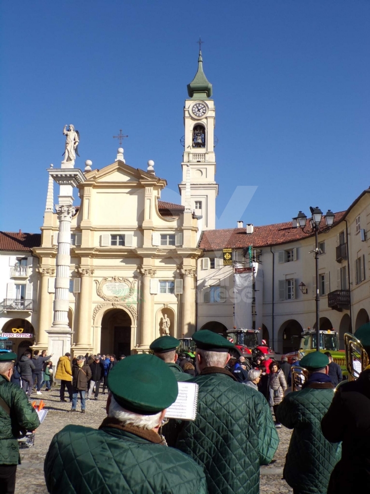 VENARIA - La grande festa per Sant'Antonio Abate: in tanti per il corteo dei trattori - FOTO E VIDEO
