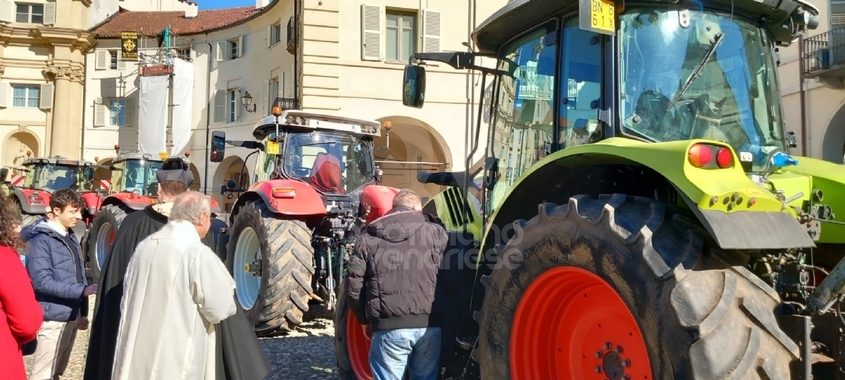 VENARIA - La grande festa per Sant'Antonio Abate: in tanti per il corteo dei trattori - FOTO E VIDEO