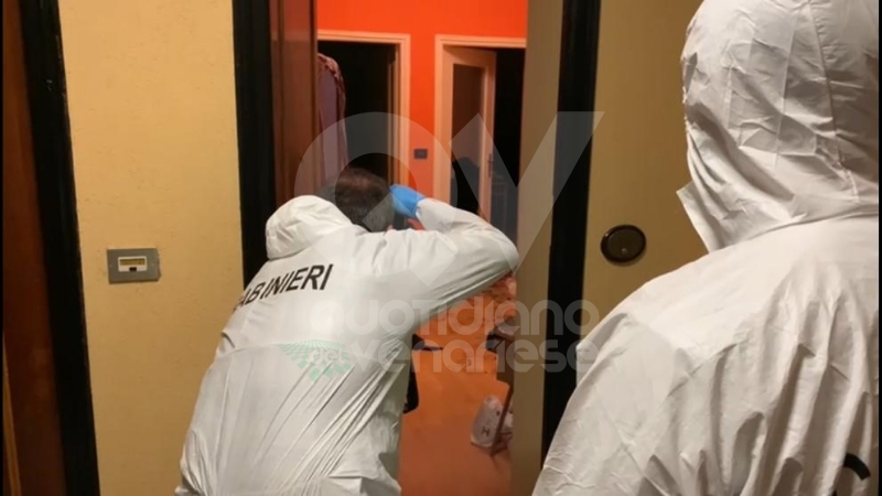 TORINO-COLLEGNO - Uccide i propri genitori in casa e poi fugge: i carabinieri lo arrestano a Collegno