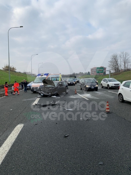 VENARIA - Pauroso incidente: auto finisce contro i jersey in cemento, ferito venariese del '98