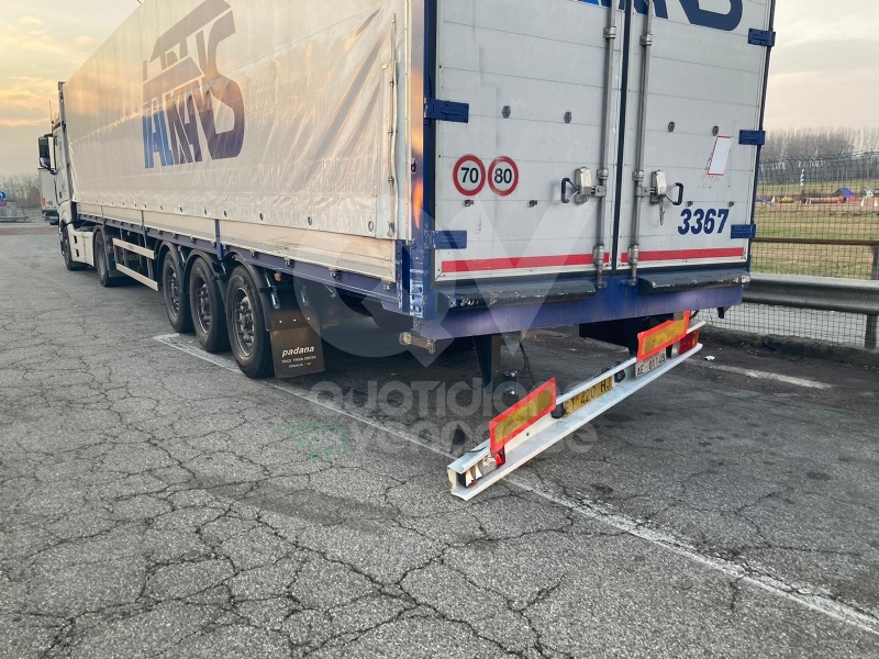 SCONTRO IN TANGENZIALE Tra un tir e una Land Rover: due feriti