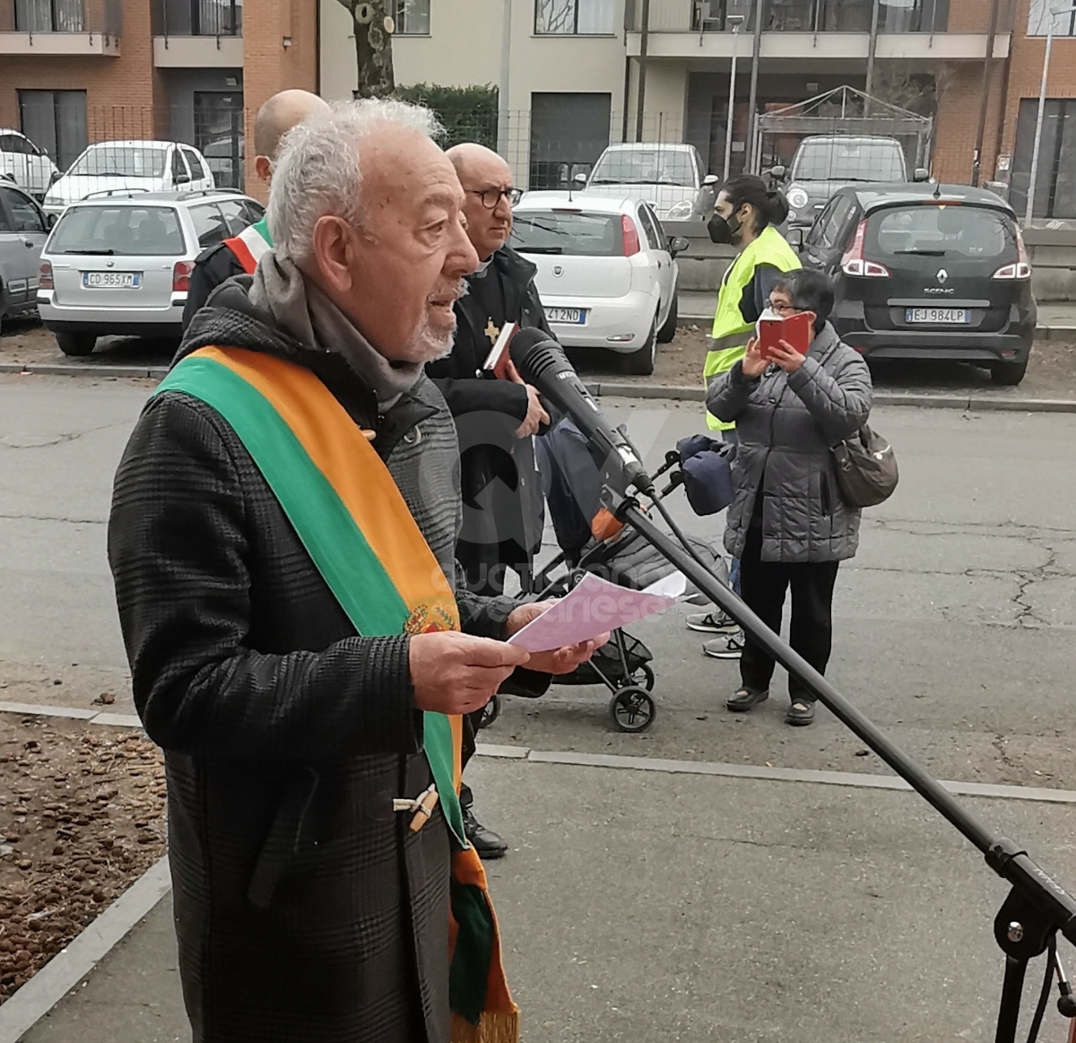VENARIA - In via Fratelli Cervi svelata la targa a ricordo delle vittime del covid - FOTO