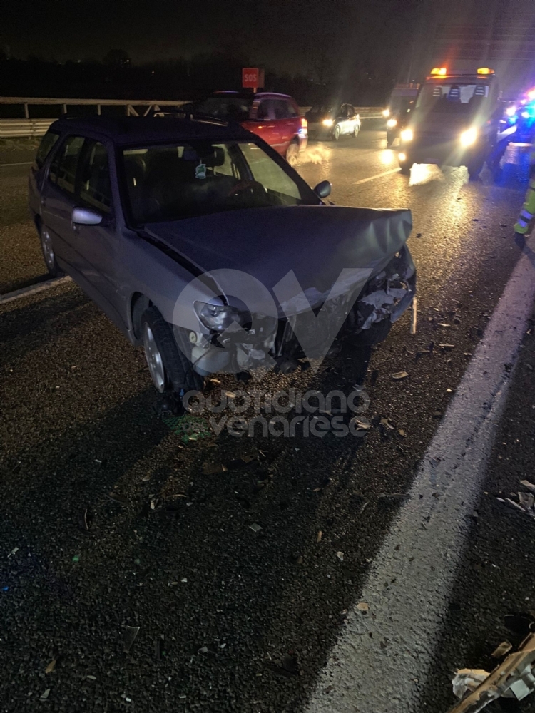 DOPPIO INCIDENTE IN TANGENZIALE A RIVOLI - Sei auto coinvolte, due persone ferite - FOTO