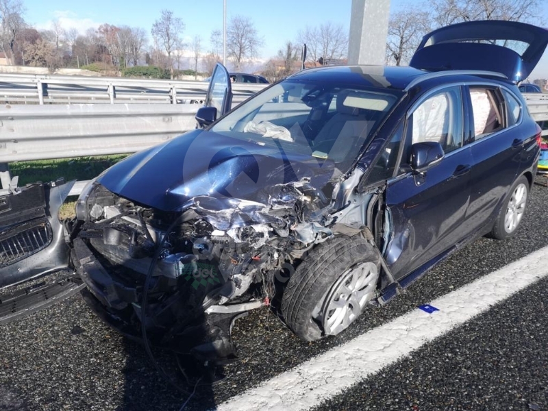 VENARIA - Incidente in tangenziale: due auto coinvolte e cinque feriti