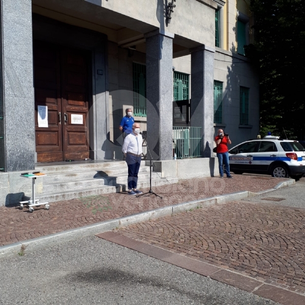 VENARIA - Festeggiato il 2 giugno in città: una copia della Costituzione ai neo maggiorenni - FOTO