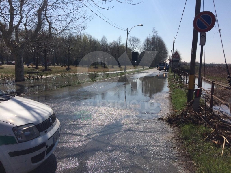 VENARIA - Problemi al canale irriguo della Dora: allagate via Don Sapino e corso Matteotti