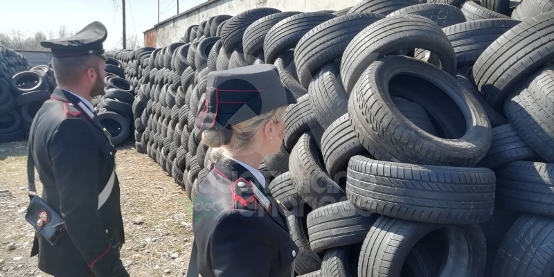 BORGARO - Stoccava illecitamente 20mila pneumatici e 300 tonnellate di rifiuti: denunciato