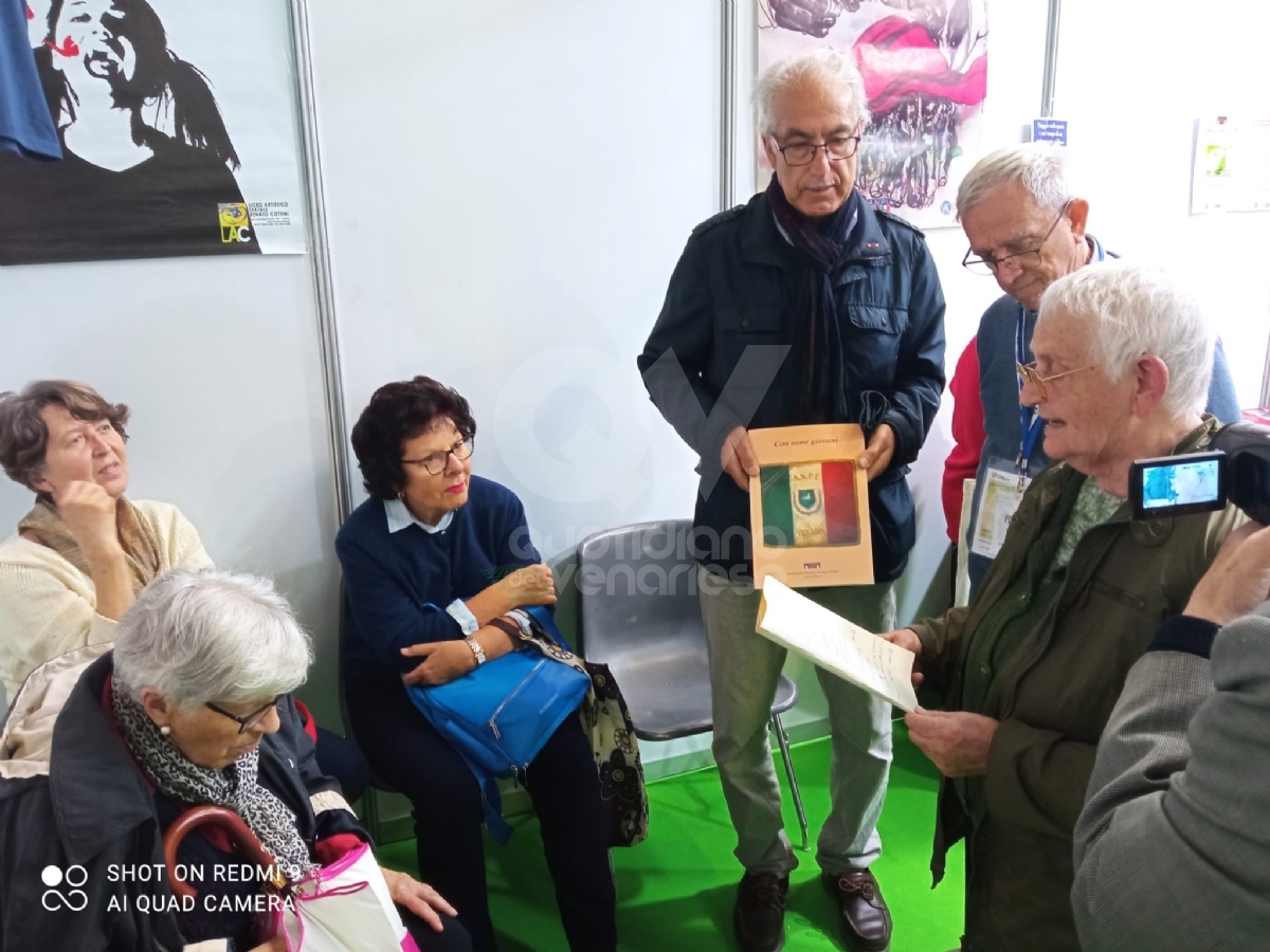 VENARIA - Un «Salone del Libro» dal sapore venariese: tanti gli scrittori della Reale - FOTO