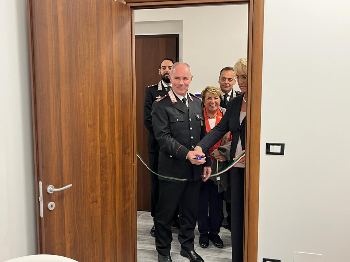 PIANEZZA - Nella stazione dei carabinieri, la stanza per l'ascolto delle donne vittime di violenza - FOTO