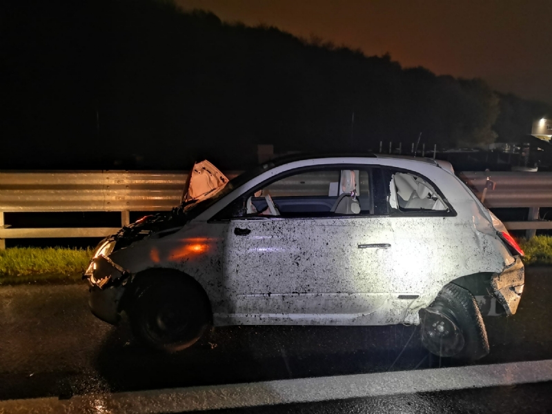 RIVOLI - Si schianta con l'auto in tangenziale: a 21 anni era completamente ubriaco