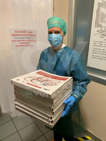 VENARIA-TORINO - Pizze e calzoni per medici e infermieri impegnati nel curare i malati di Coronavirus