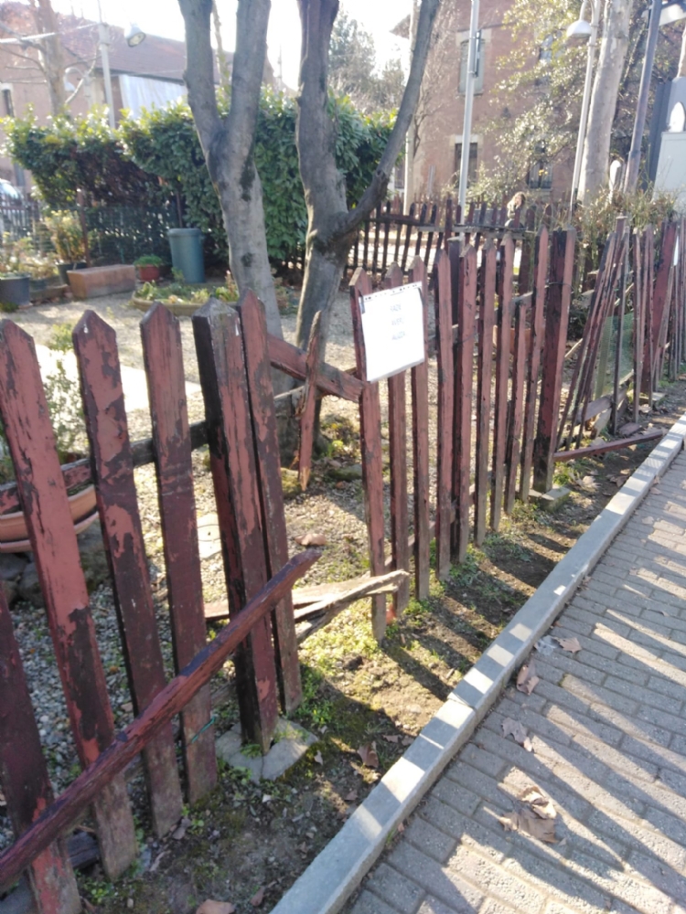 COLLEGNO - Atti vandalici al Villaggio Leumann: non è tempo di installare le telecamere?