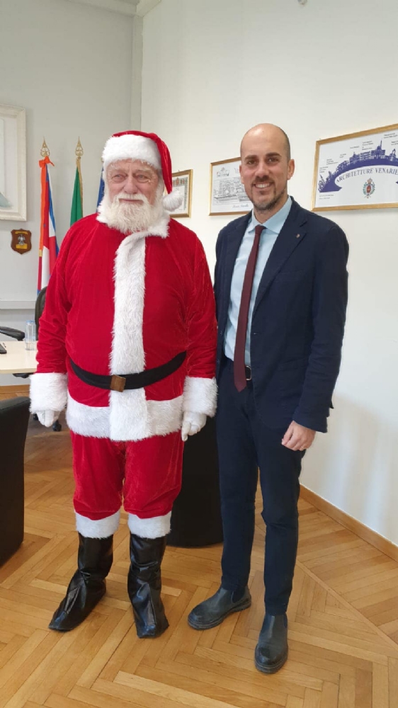 VENARIA - Il «grazie» di Babbo Natale e della Pro Loco a chi ha fatto tanto per la Città - FOTO