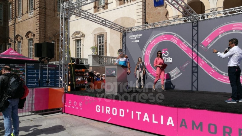 IL GIRO D'ITALIA A VENARIA - La partenza della tappa decisiva - FOTO e VIDEO