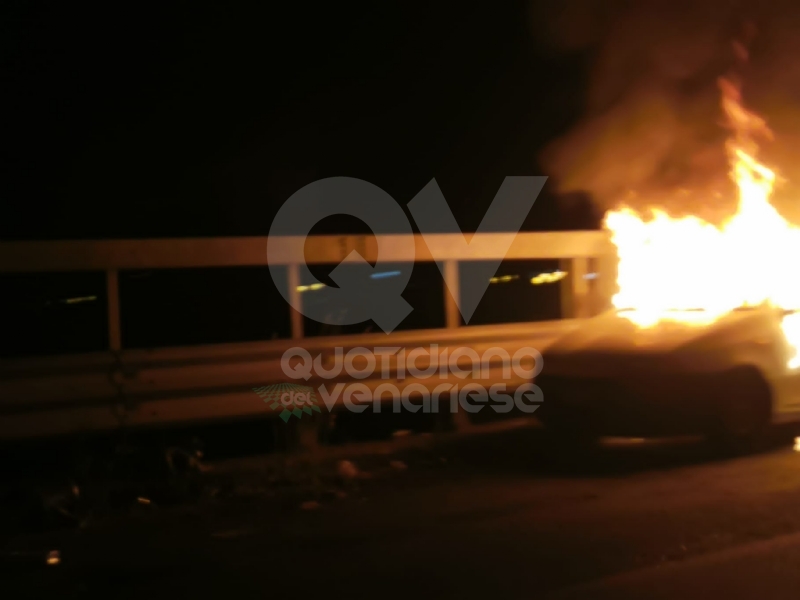 CASELLE - Auto a fuoco mentre percorreva la ex statale