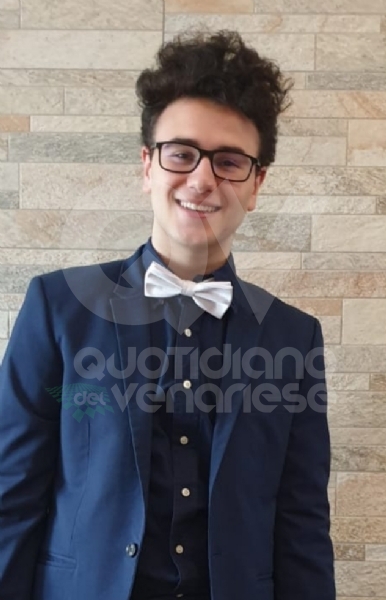 VENARIA - I neo diplomati delle sezioni A e B del liceo Juvarra - FOTO