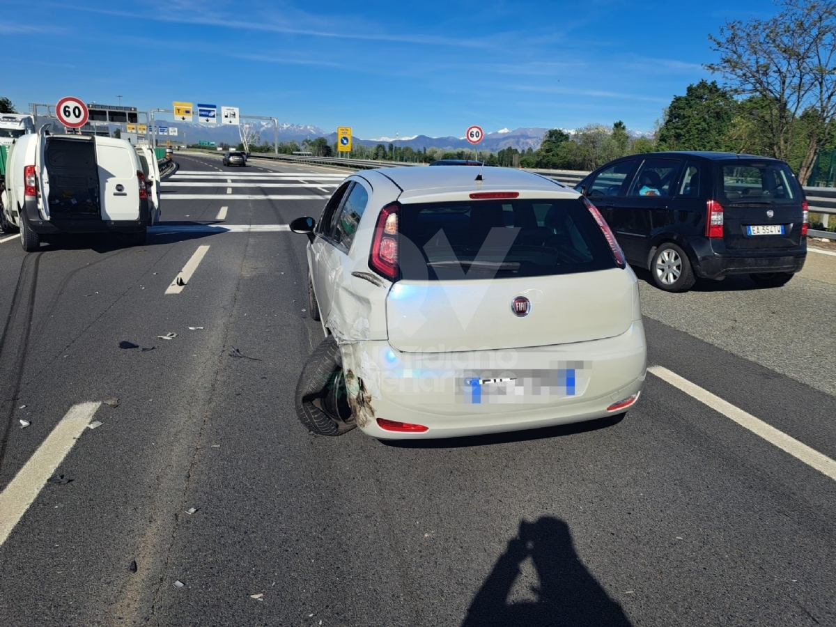 TORINO-COLLEGNO - Triplo incidente in tangenziale: 6 mezzi coinvolti, un ferito - FOTO