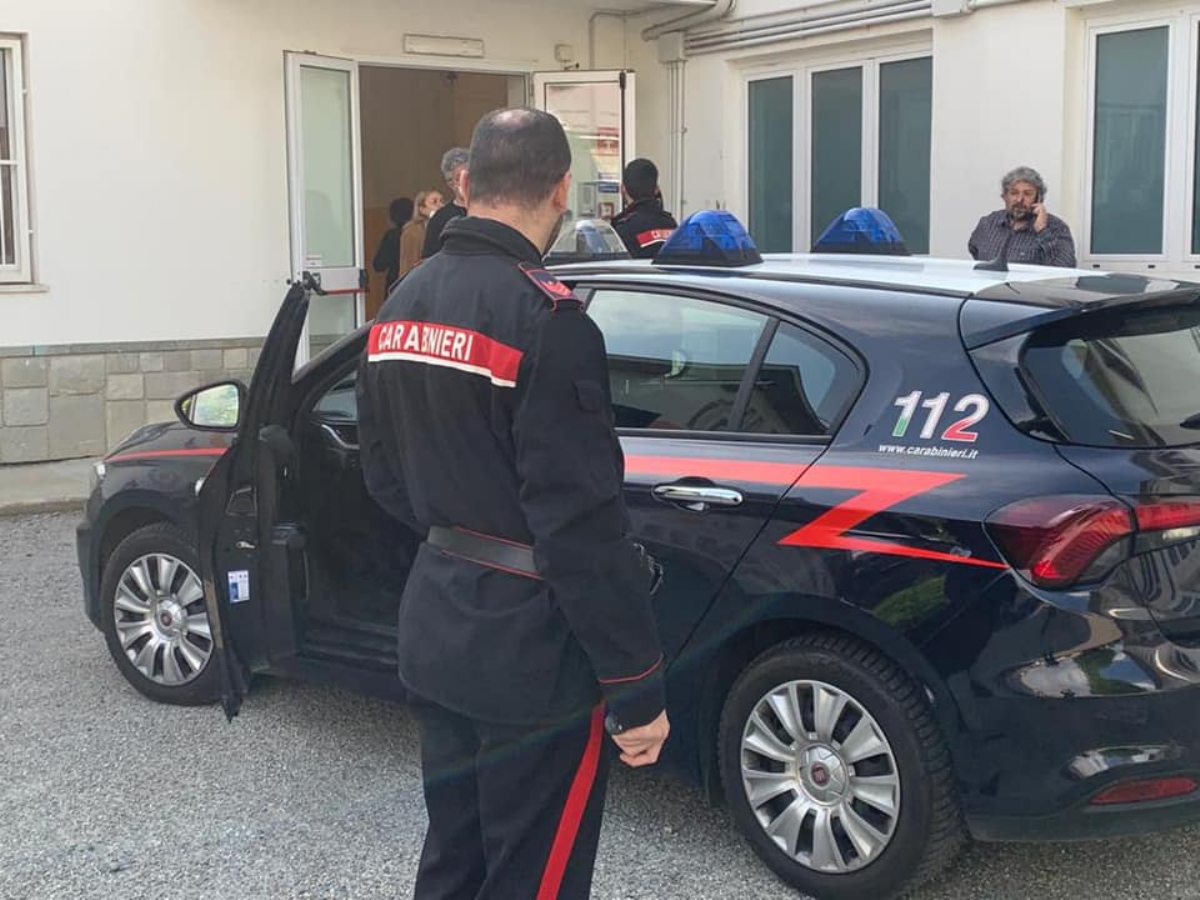 RIVOLI - Teppisti in azione alla primaria dell'IC Gozzano: scaricati gli estintori della palestra. Scuola chiusa per un giorno - FOTO