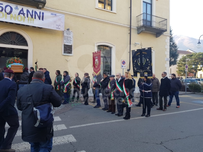 CAFASSE - Oltre 500 persone per l'ultimo saluto all'ex sindaco Giorgio Prelini.
