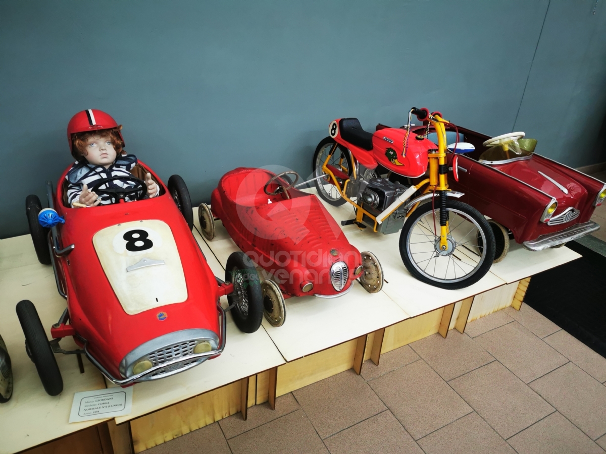 VENARIA - La mostra «Auto a pedali» di Antonio Iorio: un bellissimo tuffo nel passato - FOTO