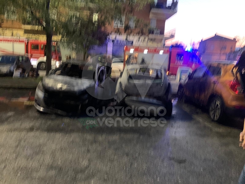 RIVOLI - Dopo mesi, le auto tornano ad essere distrutte dalle fiamme - FOTO