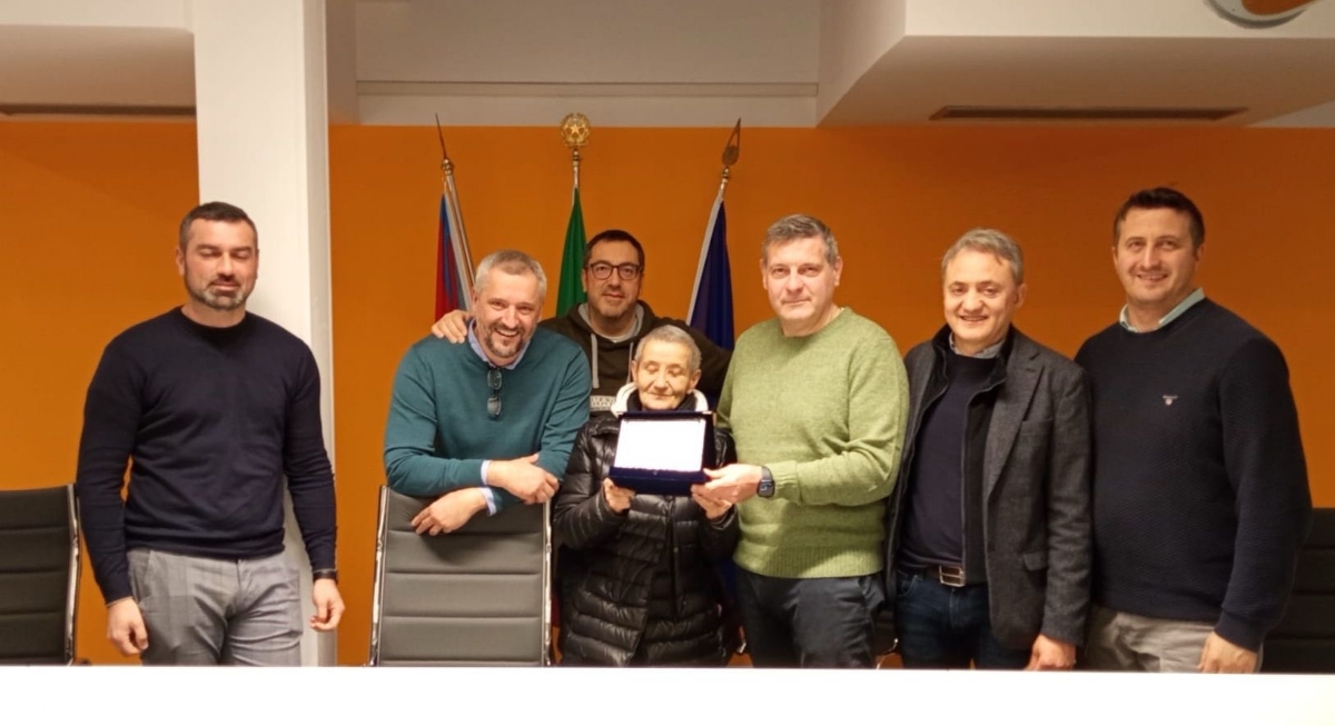 BORGARO - Gabriella Pistura, Francesca Di Dedda e Christian Mancino premiati in Comune - FOTO