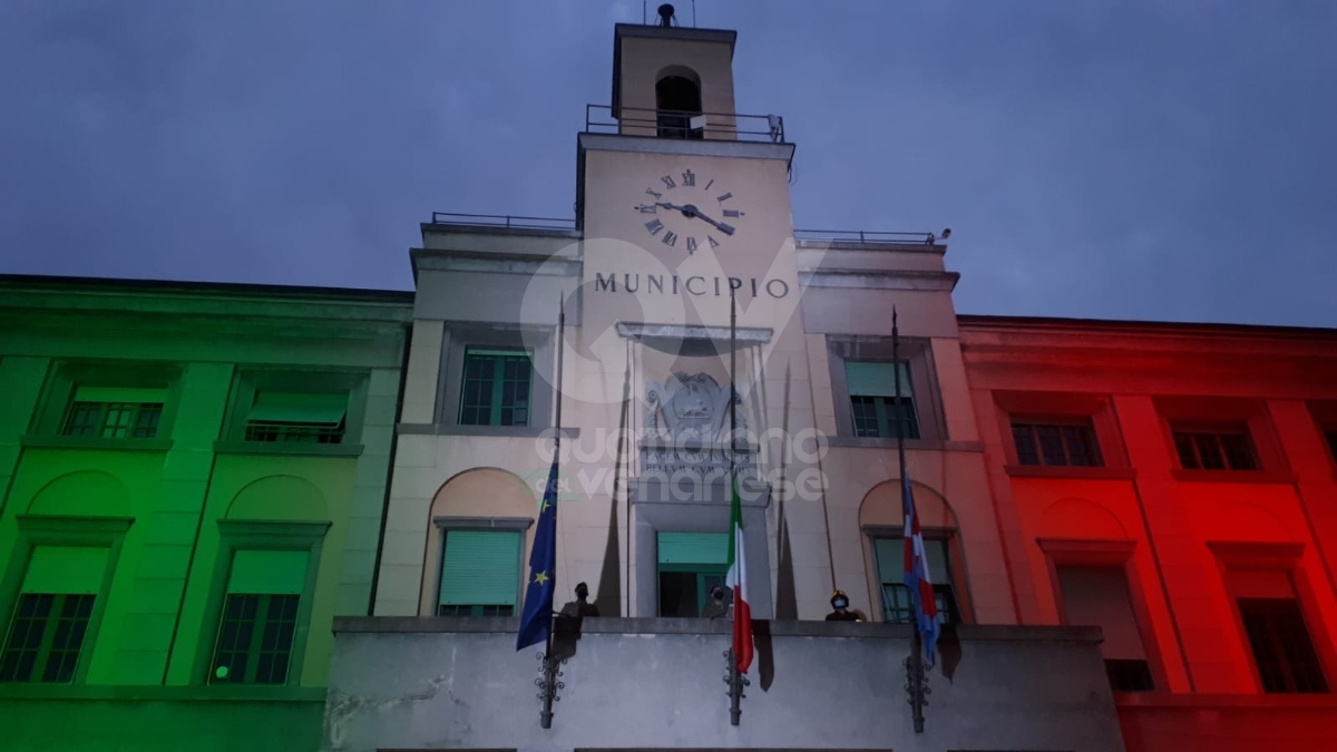 VENARIA - Con il municipio illuminato dal tricolore, la Città ha celebrato la Festa della Repubblica - FOTO