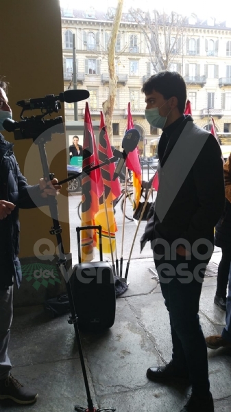 VENARIA - Anche gli studenti dello Juvarra dicono «no» alle «classi pollaio» - FOTO