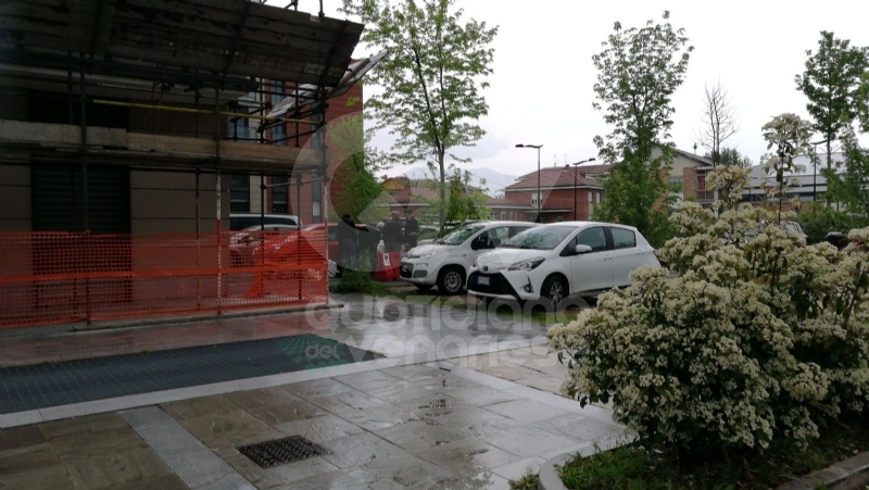 DRAMMA A RIVOLI - Uccide la moglie con tre colpi di pistola poi si spara alla testa - FOTO