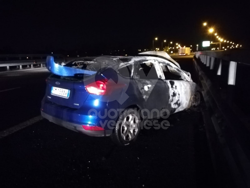 RIVOLI - Incidente in tangenziale: una macchina prende fuoco. Quattro persone rimaste ferite