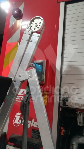 CASELLE - I sindacati: «Il distaccamento dei pompieri aeroportuali insicuro e poco salubre» FOTO