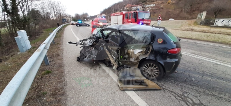 TRAGEDIA A CAFASSE - Scontro fra tre auto, una finisce nella scarpata: morta donna di 60 anni