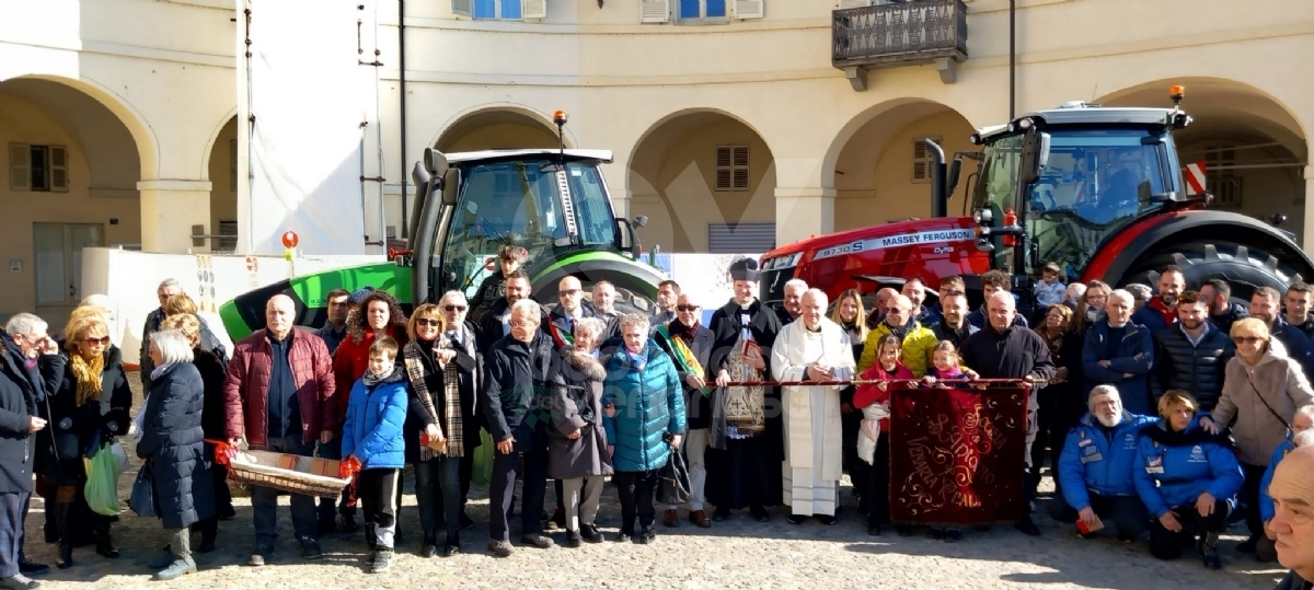VENARIA - La grande festa per Sant'Antonio Abate: in tanti per il corteo dei trattori - FOTO E VIDEO