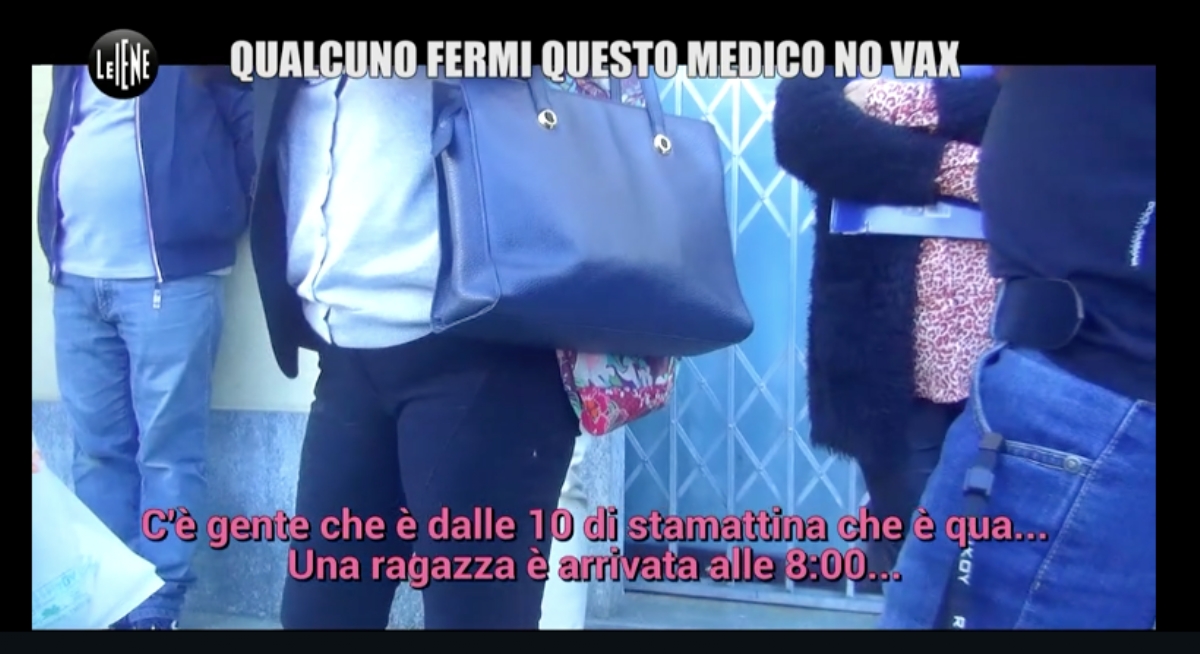 BORGARO - «Le Iene» nello studio del dottor Delicati: «Non mi curo di loro e vado avanti» - FOTO