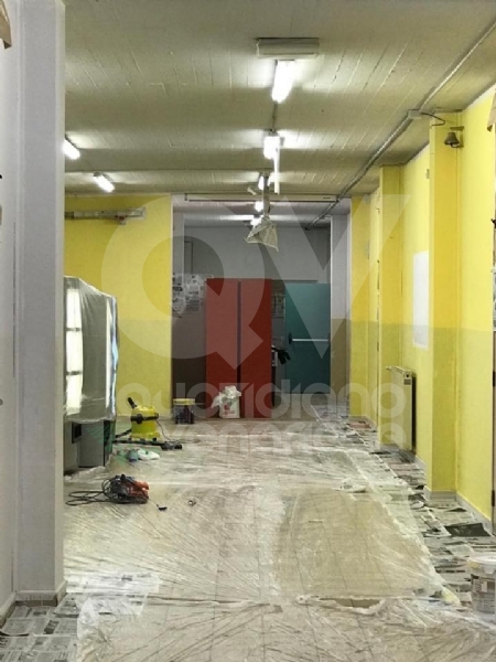 VENARIA - Corridoi ridipinti all'Arti e Mestieri di via Amati grazie a &quot;Bricolage del Cuore&quot;
