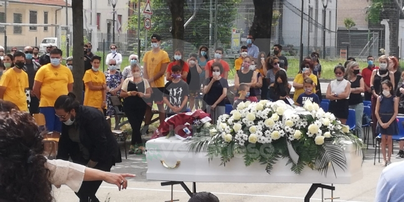 COLLEGNO - Lacrime e tanta commozione ai funerali del piccolo Riccardo Celoria - FOTO
