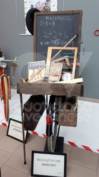 VENARIA - Biciclette, tricicli vintage e gli antichi mestieri: la nuova mostra di Antonio Iorio