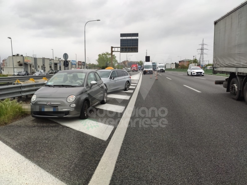 COLLEGNO - Incidente in tangenziale: cinque mezzi coinvolti, un ferito - FOTO
