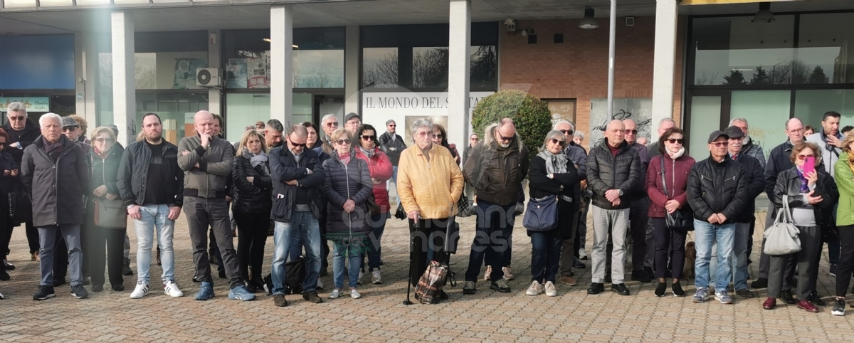 VENARIA - Due anni senza Massimo Ricciardello: in piazza Ravera una targa e una magnolia - FOTO