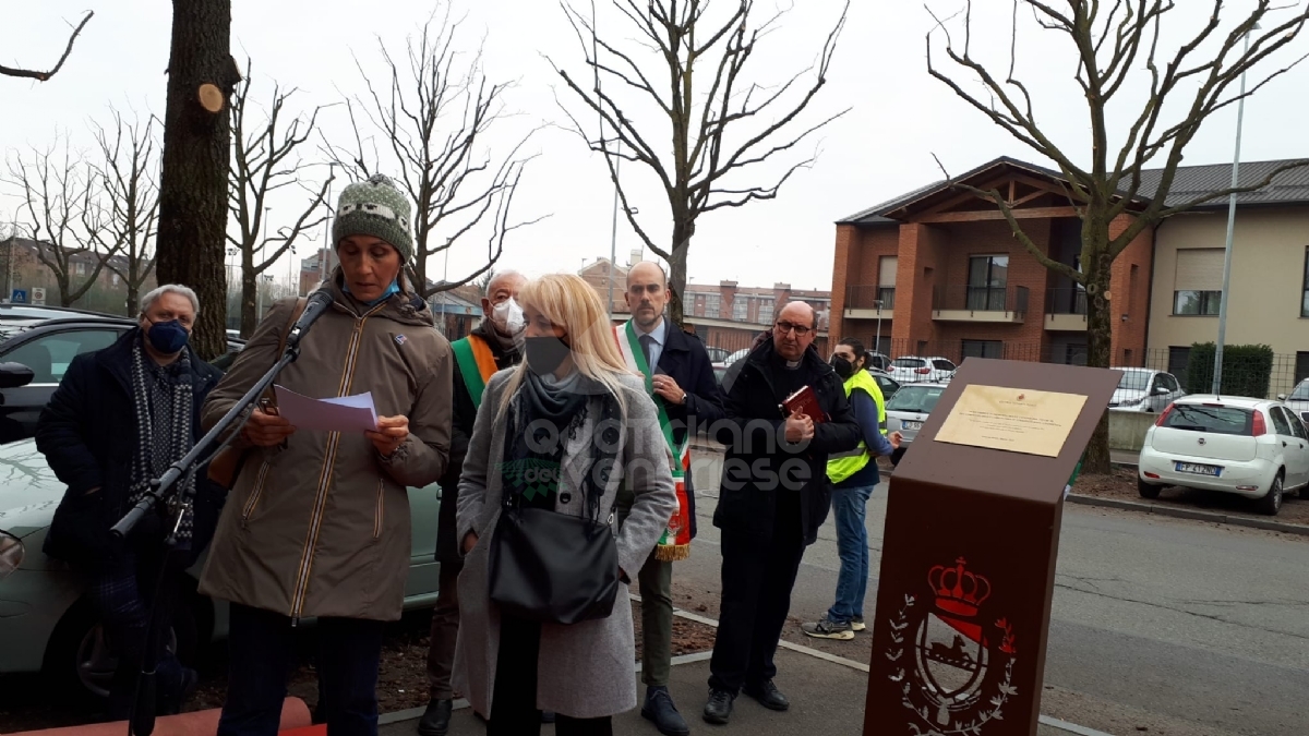 VENARIA - In via Fratelli Cervi svelata la targa a ricordo delle vittime del covid - FOTO
